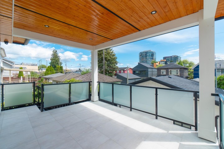 Photo 11 at 1554 W 66th Avenue, S.W. Marine, Vancouver West