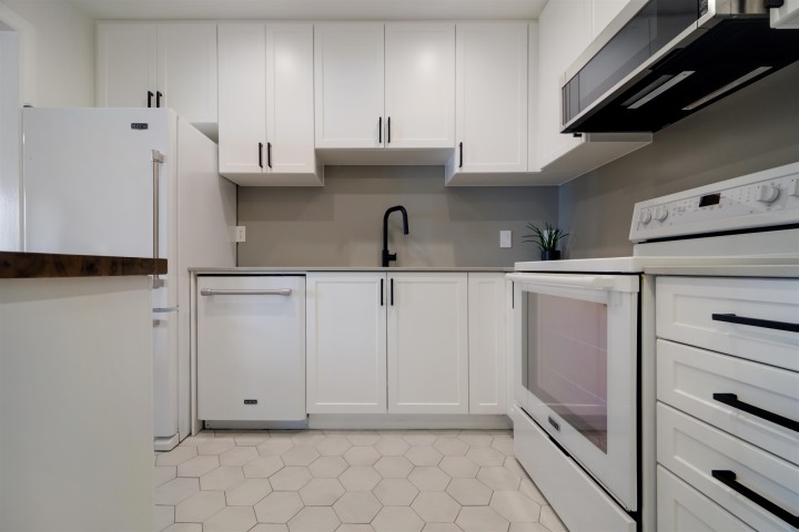 Photo 9 at 301 - 1868 E 11th Avenue, Grandview Woodland, Vancouver East