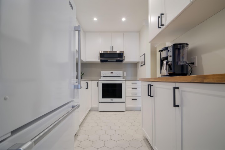 Photo 10 at 301 - 1868 E 11th Avenue, Grandview Woodland, Vancouver East