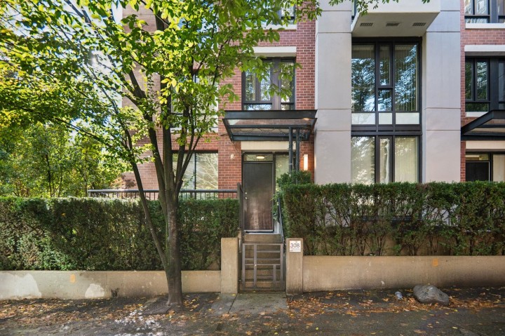 Photo 2 at 308 Smithe Street, Yaletown, Vancouver West