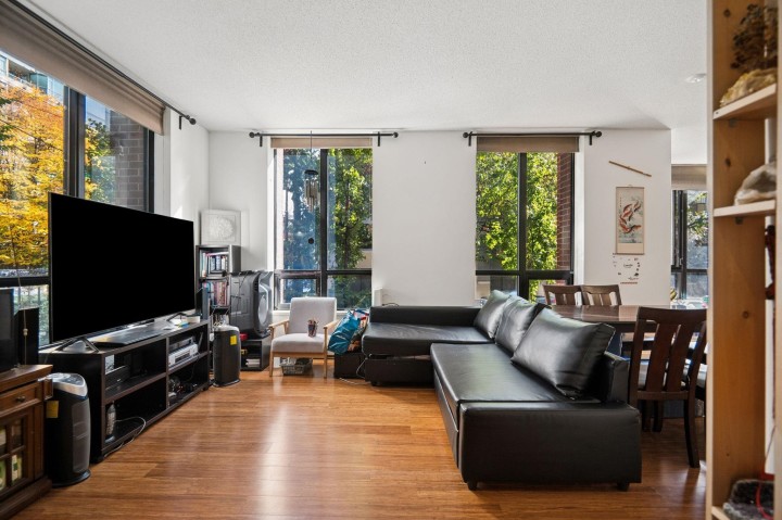 Photo 6 at 308 Smithe Street, Yaletown, Vancouver West