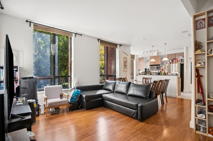 Photo 4 at 308 Smithe Street, Yaletown, Vancouver West