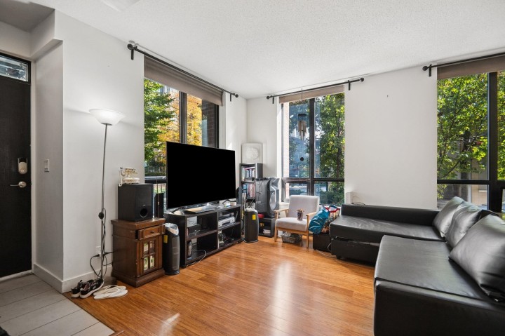 Photo 8 at 308 Smithe Street, Yaletown, Vancouver West