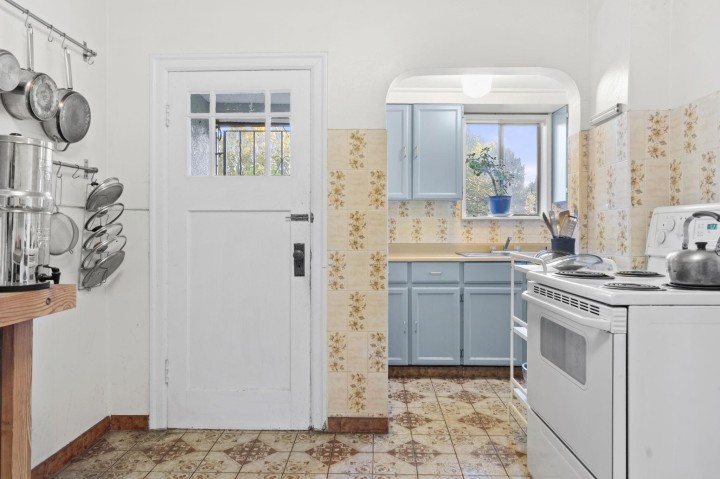 Photo 10 at 858 Union Street, Strathcona, Vancouver East