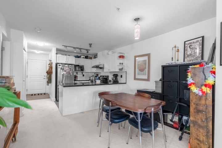 Photo 6 at 305 - 4550 Fraser Street, Fraser VE, Vancouver East