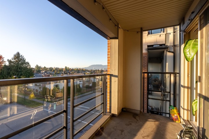 Photo 17 at 305 - 4550 Fraser Street, Fraser VE, Vancouver East