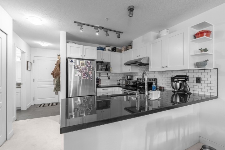 Photo 7 at 305 - 4550 Fraser Street, Fraser VE, Vancouver East