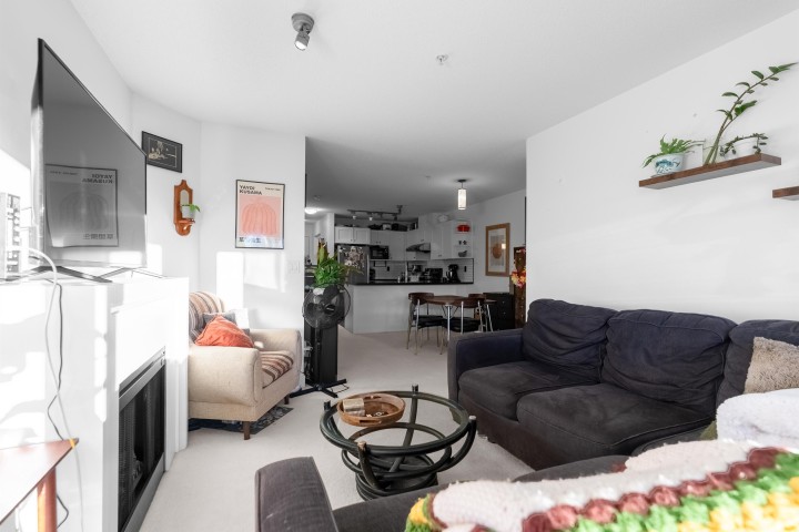 Photo 5 at 305 - 4550 Fraser Street, Fraser VE, Vancouver East