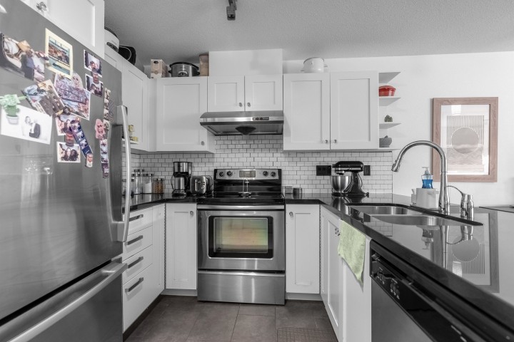 Photo 9 at 305 - 4550 Fraser Street, Fraser VE, Vancouver East