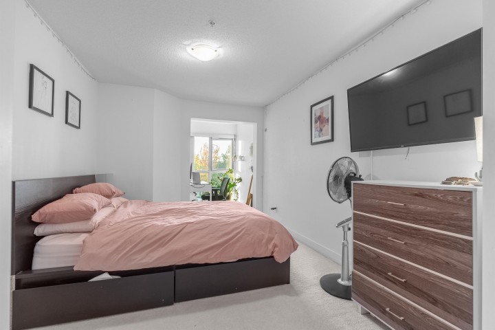 Photo 10 at 305 - 4550 Fraser Street, Fraser VE, Vancouver East