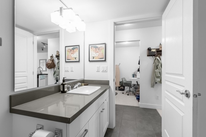 Photo 14 at 305 - 4550 Fraser Street, Fraser VE, Vancouver East