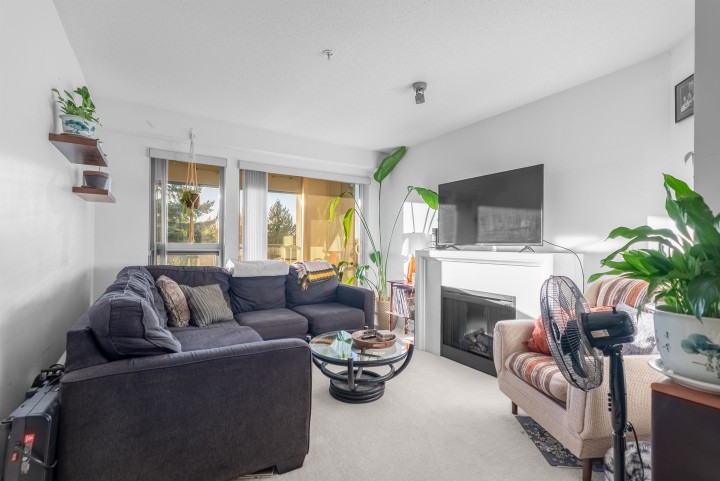 Photo 4 at 305 - 4550 Fraser Street, Fraser VE, Vancouver East