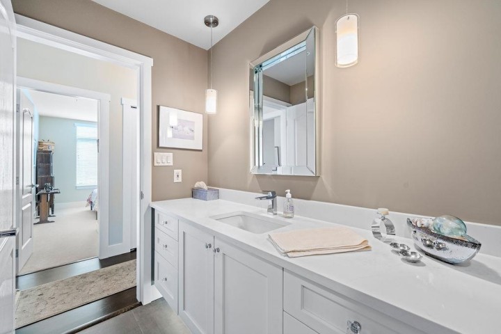 Photo 27 at 402 - 2271 Bellevue Avenue, Dundarave, West Vancouver