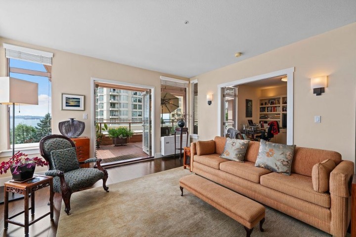 Photo 6 at 402 - 2271 Bellevue Avenue, Dundarave, West Vancouver