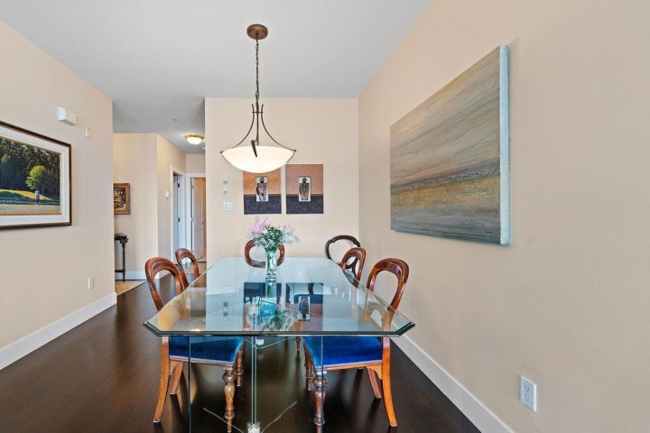 Photo 17 at 402 - 2271 Bellevue Avenue, Dundarave, West Vancouver