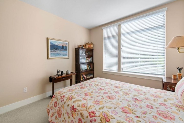 Photo 36 at 402 - 2271 Bellevue Avenue, Dundarave, West Vancouver
