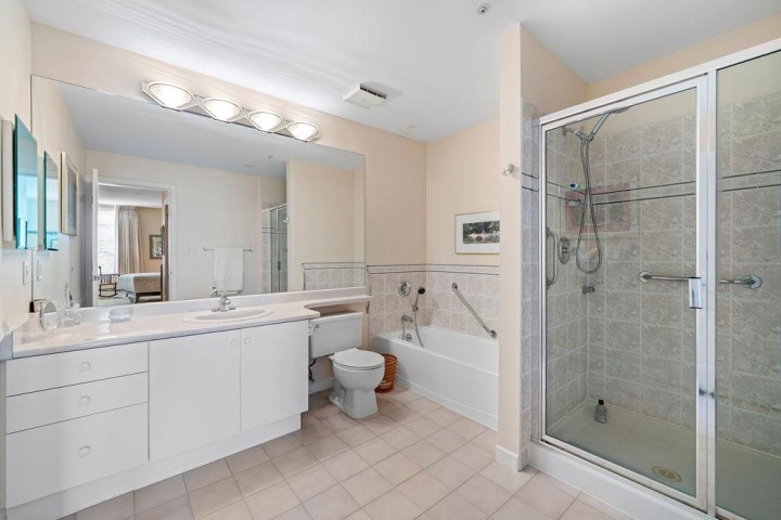 Photo 34 at 402 - 2271 Bellevue Avenue, Dundarave, West Vancouver