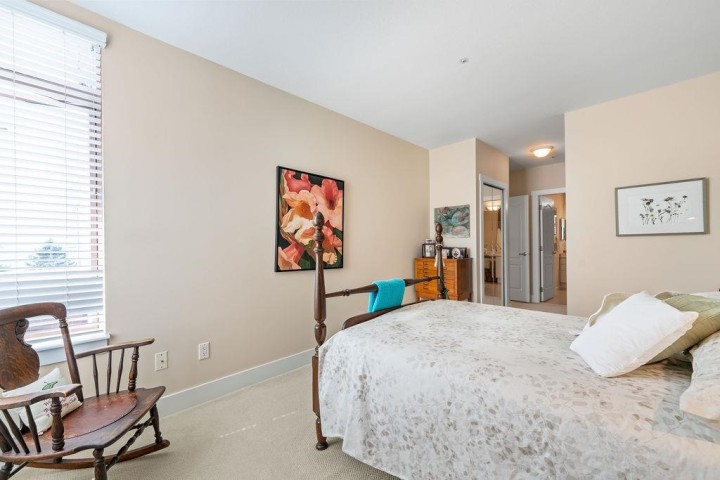 Photo 33 at 402 - 2271 Bellevue Avenue, Dundarave, West Vancouver