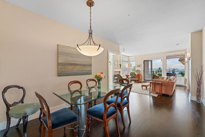 Photo 18 at 402 - 2271 Bellevue Avenue, Dundarave, West Vancouver