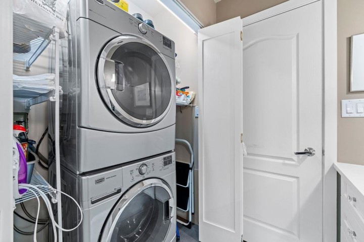 Photo 37 at 402 - 2271 Bellevue Avenue, Dundarave, West Vancouver