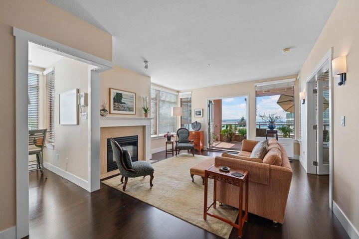 Photo 11 at 402 - 2271 Bellevue Avenue, Dundarave, West Vancouver
