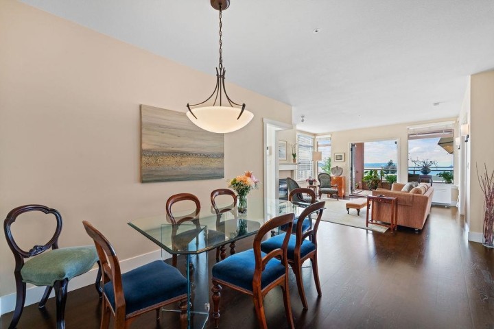 Photo 19 at 402 - 2271 Bellevue Avenue, Dundarave, West Vancouver