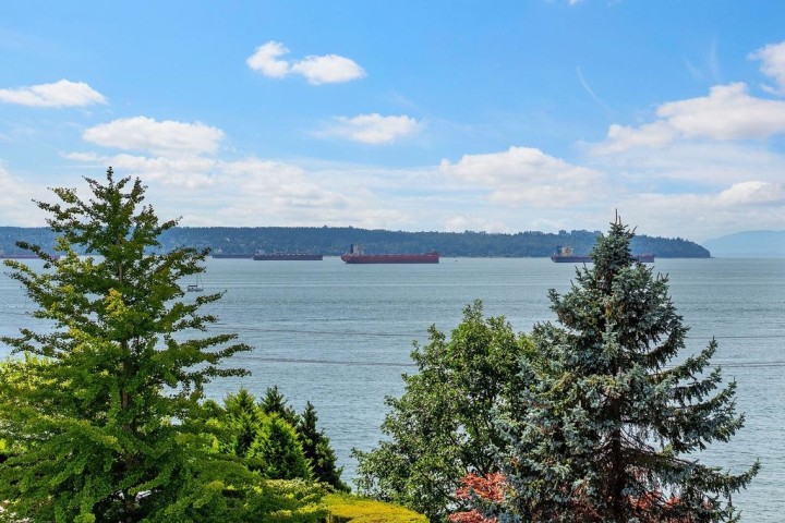 Photo 39 at 402 - 2271 Bellevue Avenue, Dundarave, West Vancouver