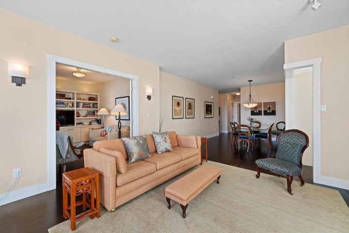 Photo 8 at 402 - 2271 Bellevue Avenue, Dundarave, West Vancouver
