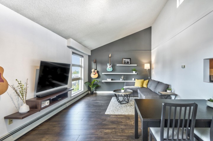 Photo 2 at 305 - 235 W 4th Street, Lower Lonsdale, North Vancouver