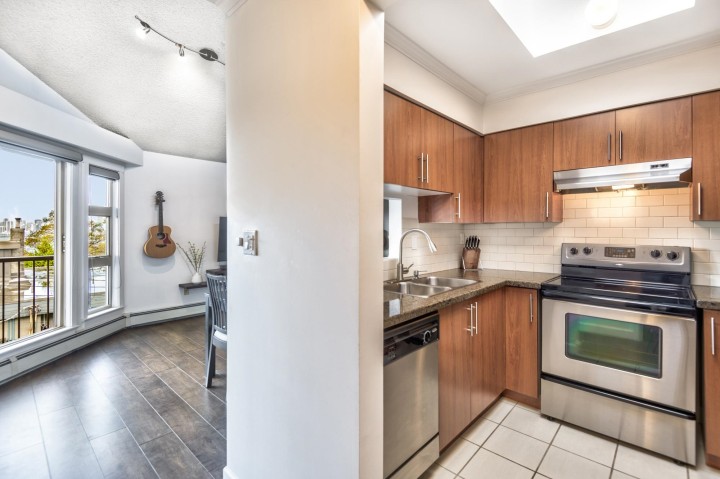 Photo 9 at 305 - 235 W 4th Street, Lower Lonsdale, North Vancouver