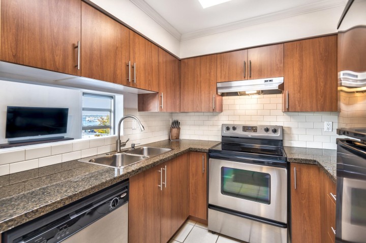 Photo 10 at 305 - 235 W 4th Street, Lower Lonsdale, North Vancouver