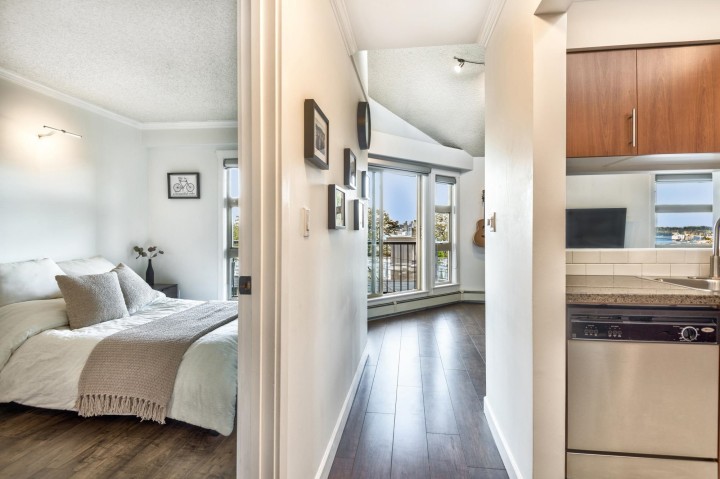 Photo 8 at 305 - 235 W 4th Street, Lower Lonsdale, North Vancouver