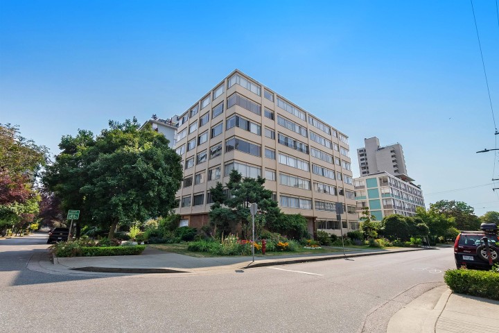 Photo 1 at 301 - 1050 Chilco Street, West End VW, Vancouver West