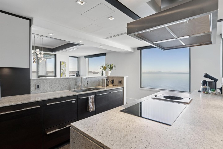 Photo 14 at 9 - 2250 Bellevue Avenue, Dundarave, West Vancouver