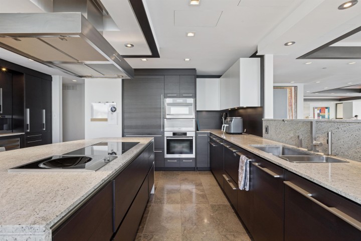 Photo 15 at 9 - 2250 Bellevue Avenue, Dundarave, West Vancouver