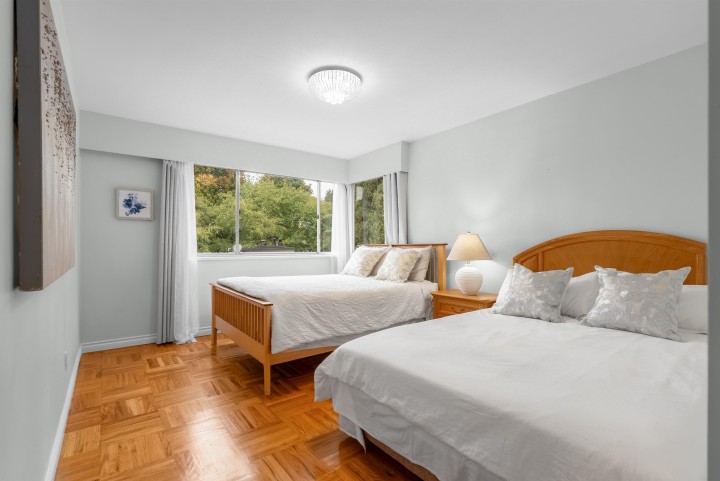 Photo 12 at 402 - 1750 Esquimalt Avenue, Ambleside, West Vancouver