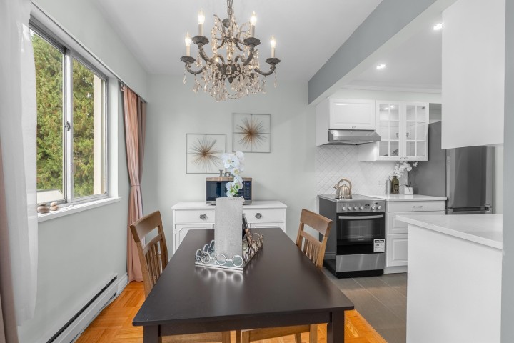 Photo 7 at 402 - 1750 Esquimalt Avenue, Ambleside, West Vancouver