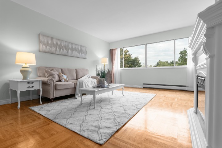 Photo 3 at 402 - 1750 Esquimalt Avenue, Ambleside, West Vancouver