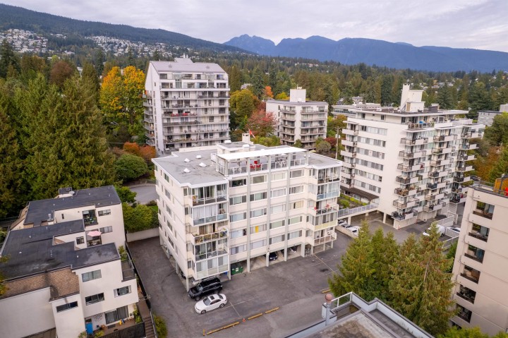 Photo 20 at 402 - 1750 Esquimalt Avenue, Ambleside, West Vancouver