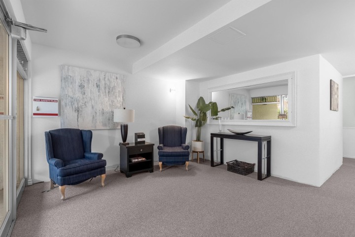 Photo 18 at 402 - 1750 Esquimalt Avenue, Ambleside, West Vancouver