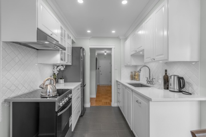 Photo 8 at 402 - 1750 Esquimalt Avenue, Ambleside, West Vancouver