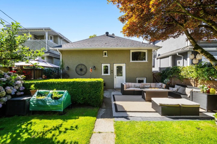 Photo 7 at 2857 W 35th Avenue, MacKenzie Heights, Vancouver West