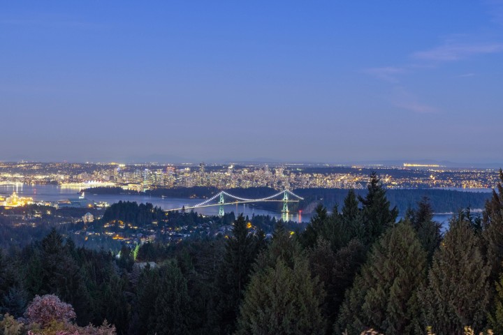 Photo 2 at 1436 Sandhurst Place, Chartwell, West Vancouver