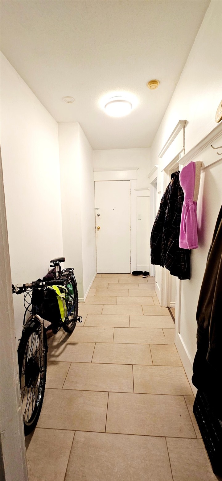 Photo 5 at 1072 E 55th Avenue, South Vancouver, Vancouver East