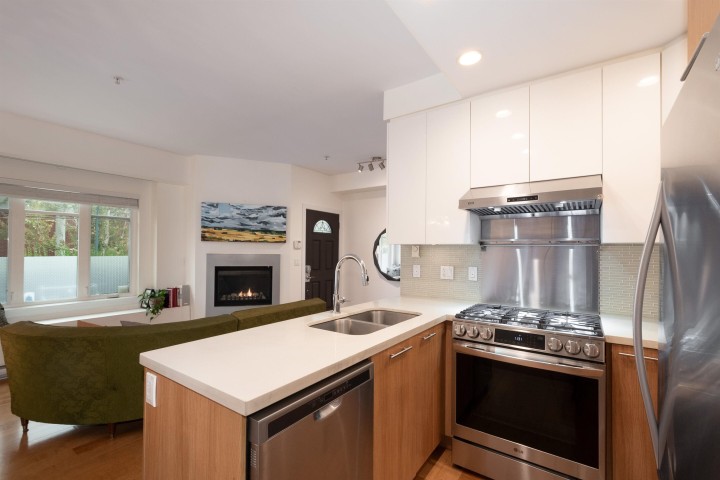 Photo 4 at 468 E 5th Avenue, Mount Pleasant VE, Vancouver East