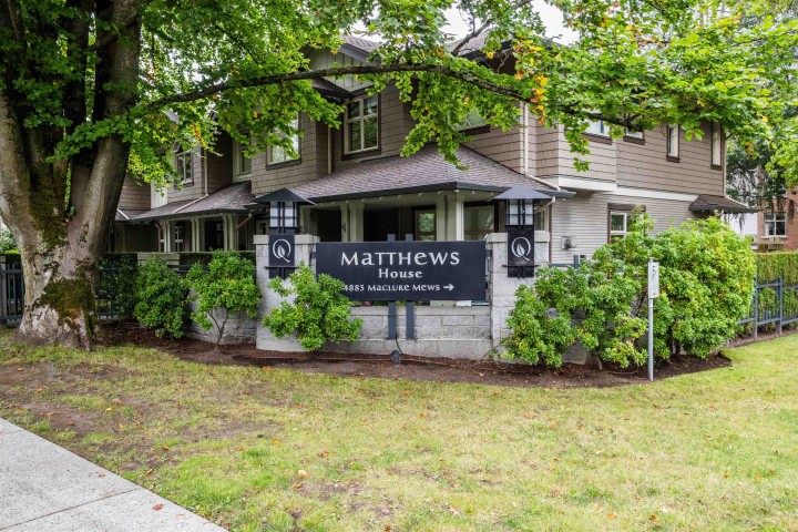 Photo 2 at 104 - 4883 Maclure Mews, Quilchena, Vancouver West