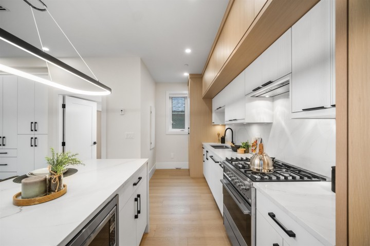 Photo 7 at 1 - 5378 Culloden Street, Knight, Vancouver East