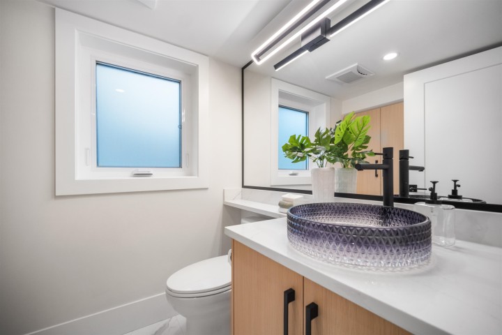 Photo 10 at 1 - 5378 Culloden Street, Knight, Vancouver East