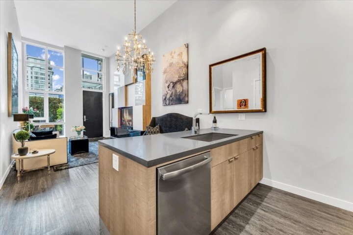 Photo 3 at 1762 Ontario Street, Mount Pleasant VE, Vancouver East