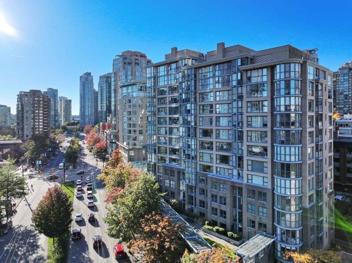 Photo 2 at 602 - 1177 Pacific Boulevard, Yaletown, Vancouver West